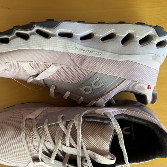 On Women's Athletic Shoes - Mauve - Picture 2 of 4